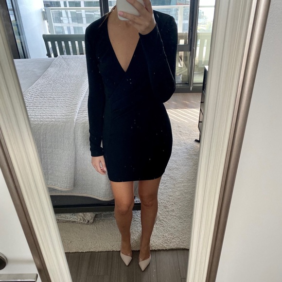 Black v-neck mini dress with ruching - Picture 4 of 4